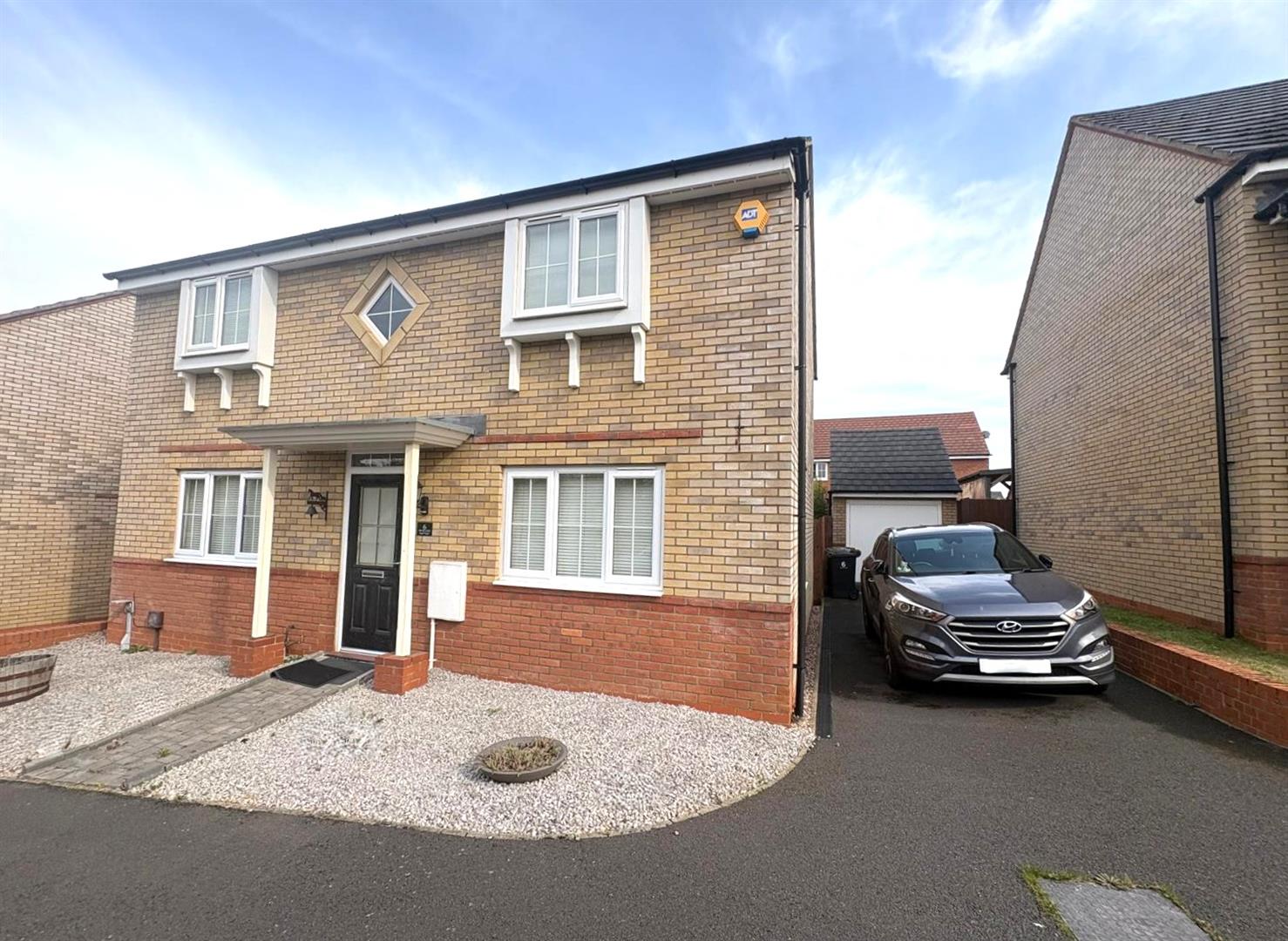 4 bedroom Detached house To Let