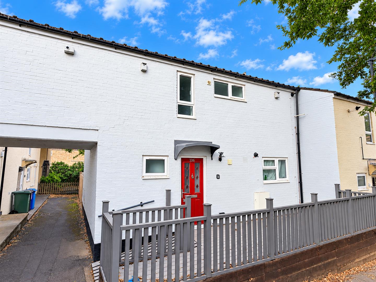 3 bedroom Flat To Let