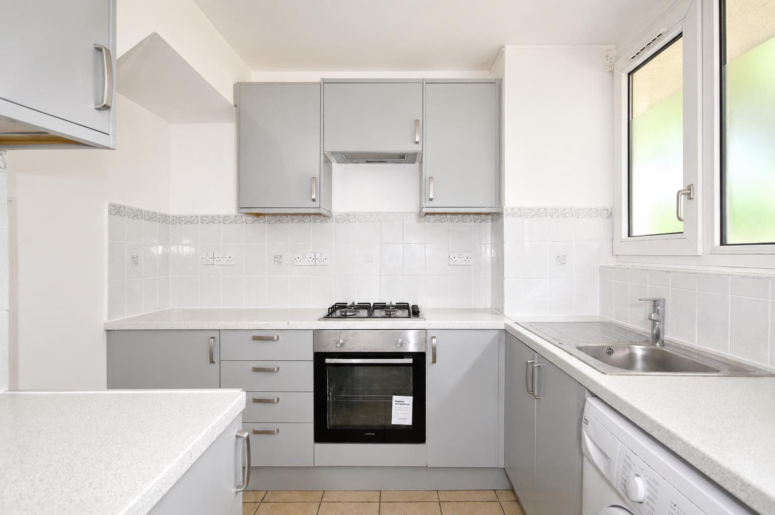 3 bedroom Flat For Sale