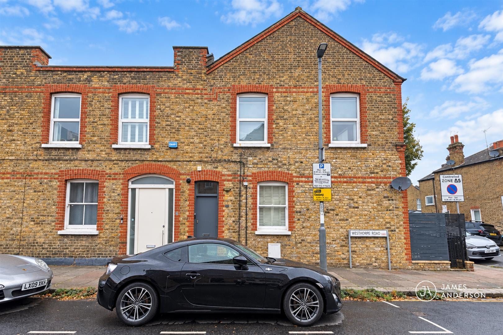 3 bedroom Flat For Sale