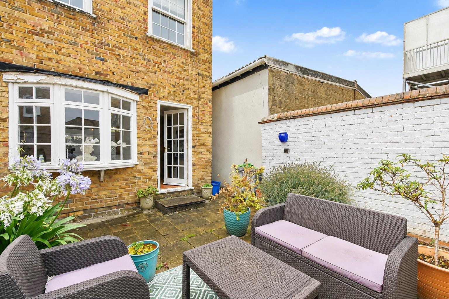 2 bedroom Detached house Under Offer