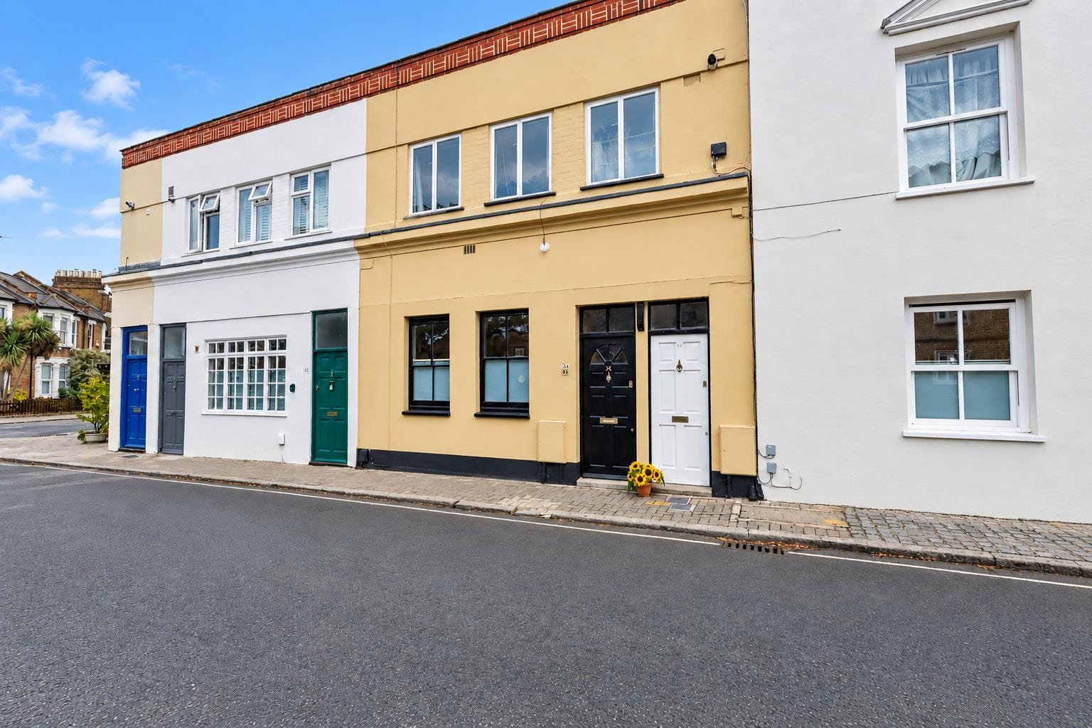 2 bedroom Flat For Sale