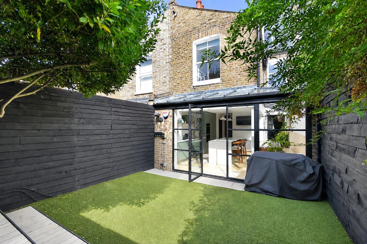 4 bedroom Property Under Offer