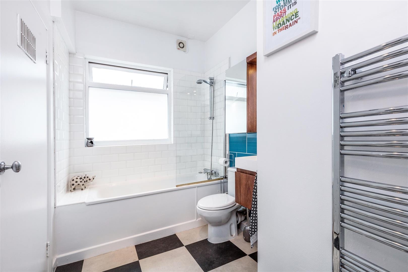 2 bedroom Flat To Let
