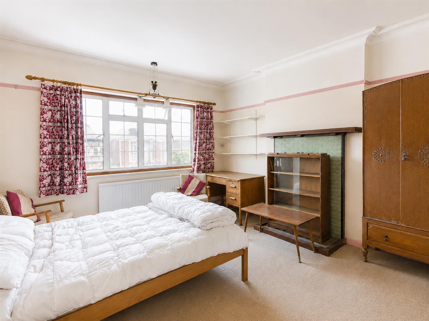 4 bedroom Detached house Under Offer