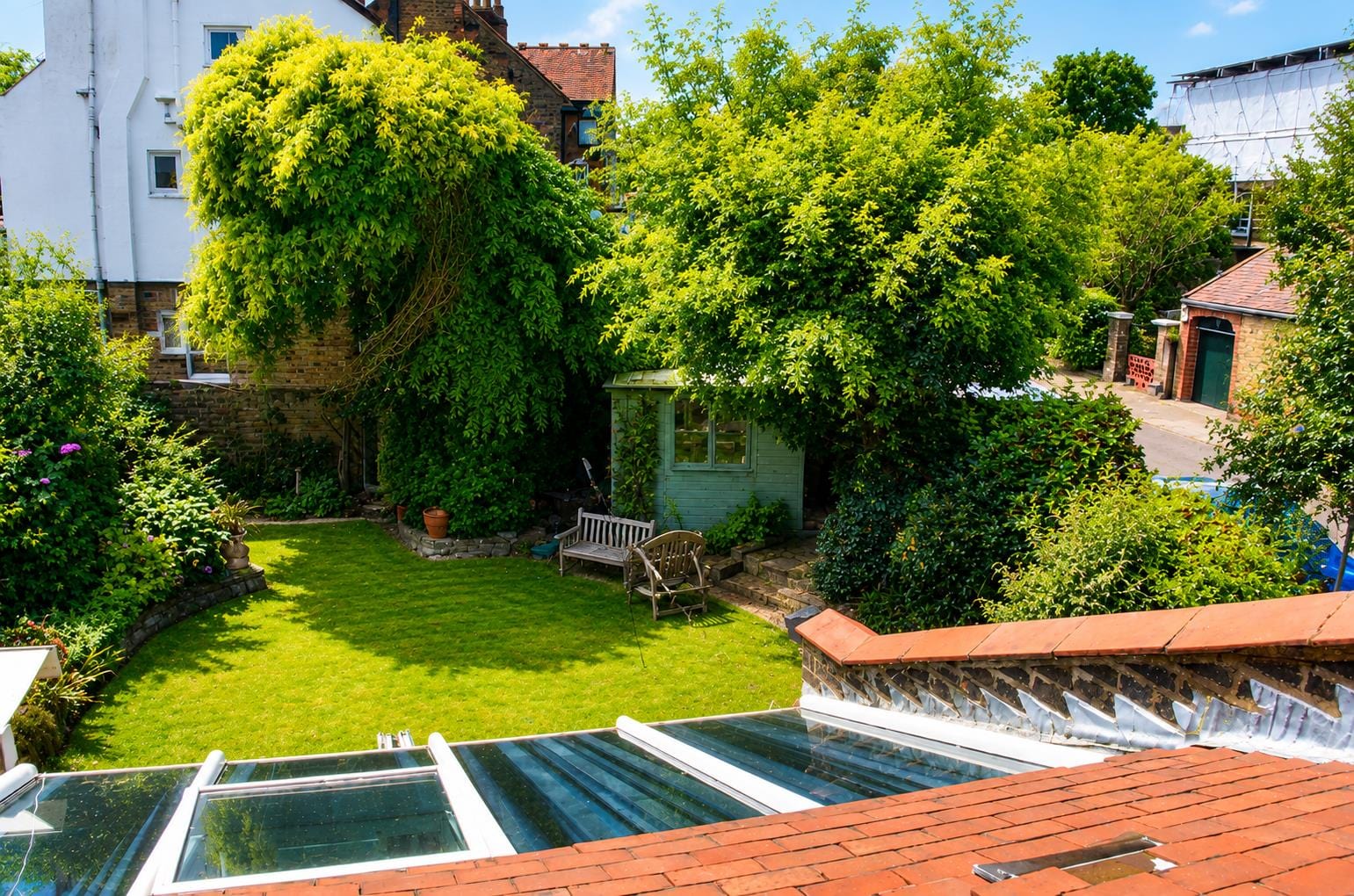 6 bedroom Detached house Under Offer