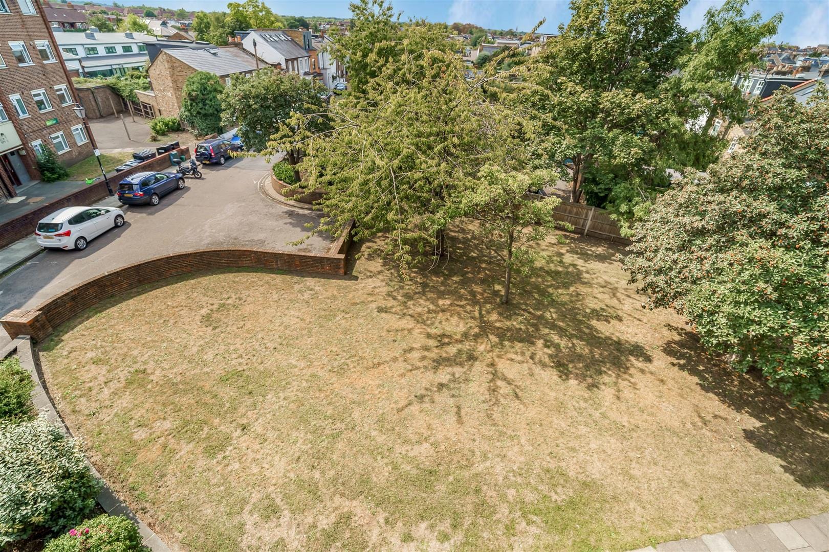 2 bedroom Flat Under Offer