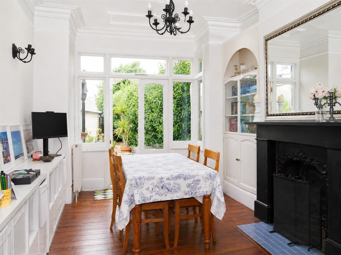 4 bedroom Terraced House To Let