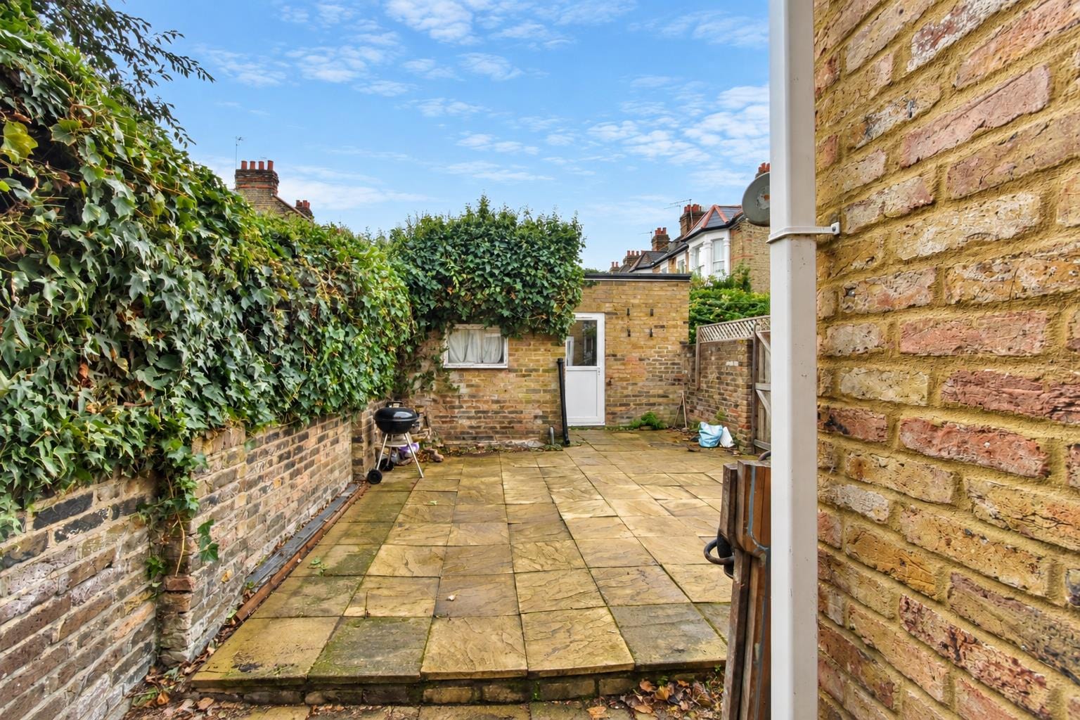 2 bedroom Flat To Let