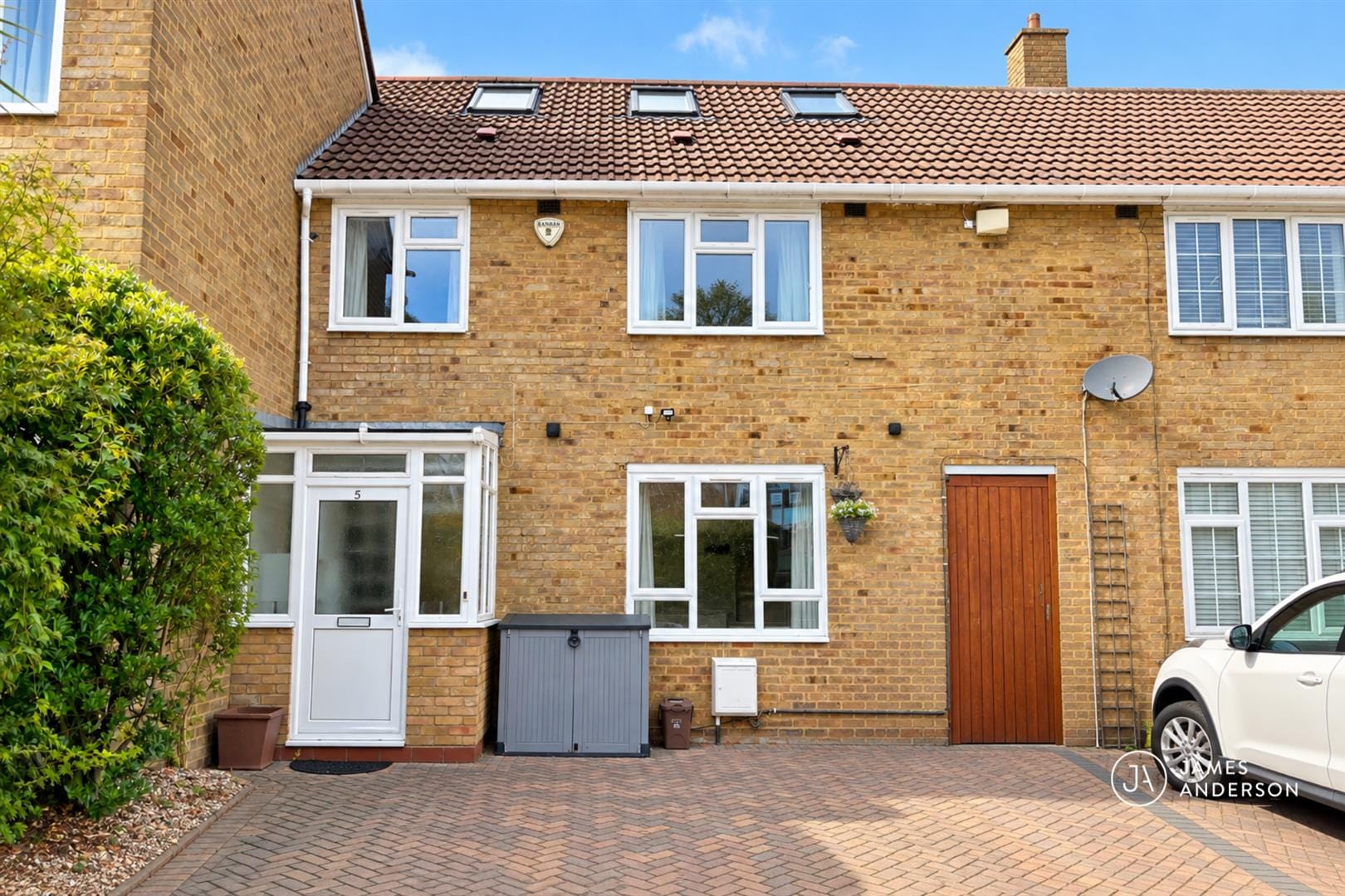4 bedroom Terraced House To Let
