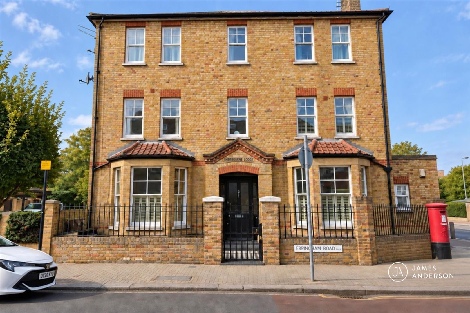 2 bedroom Flat For Sale