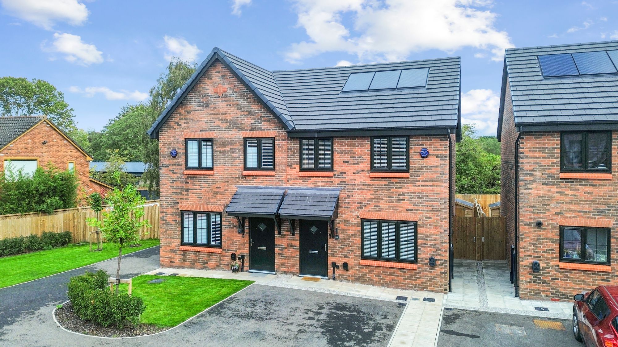 3 bedroom Semi-detached house For Sale