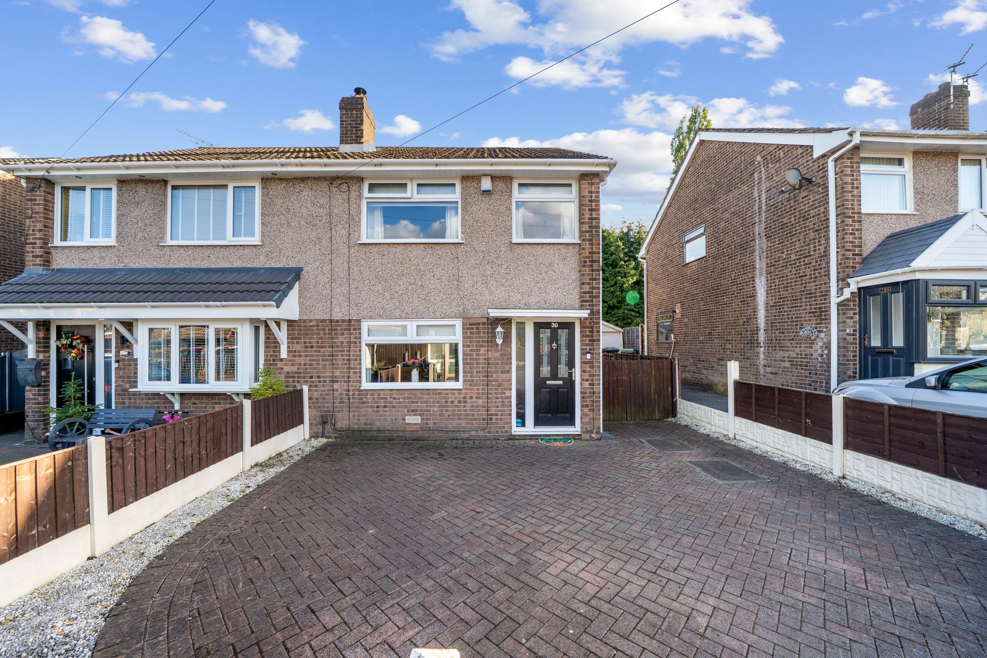 3 bedroom Semi-detached house For Sale