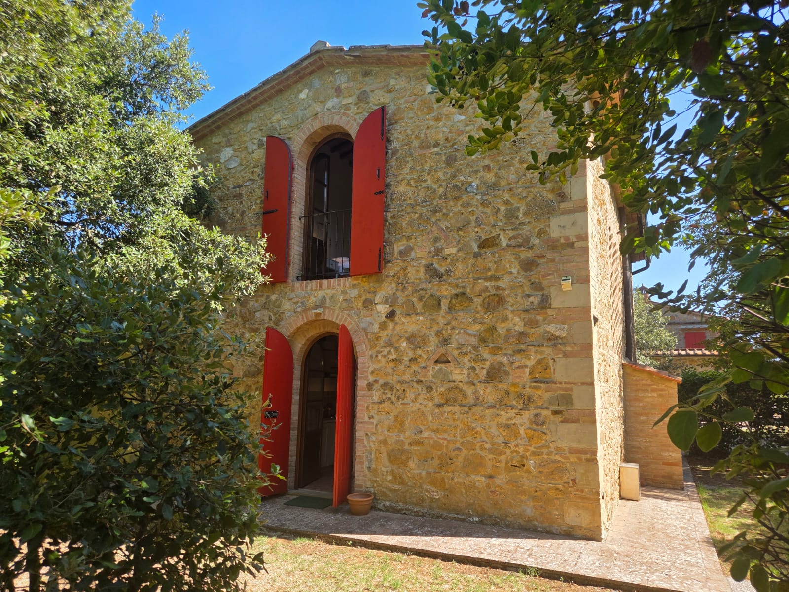 2 Bed Property in Italy