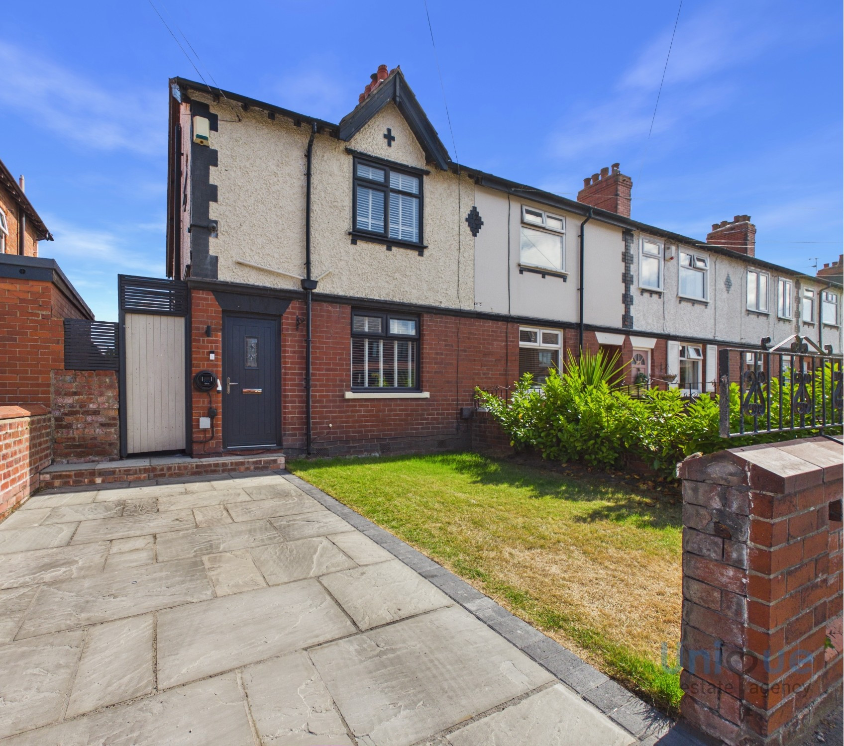3 bedroom End of terrace house Under Offer