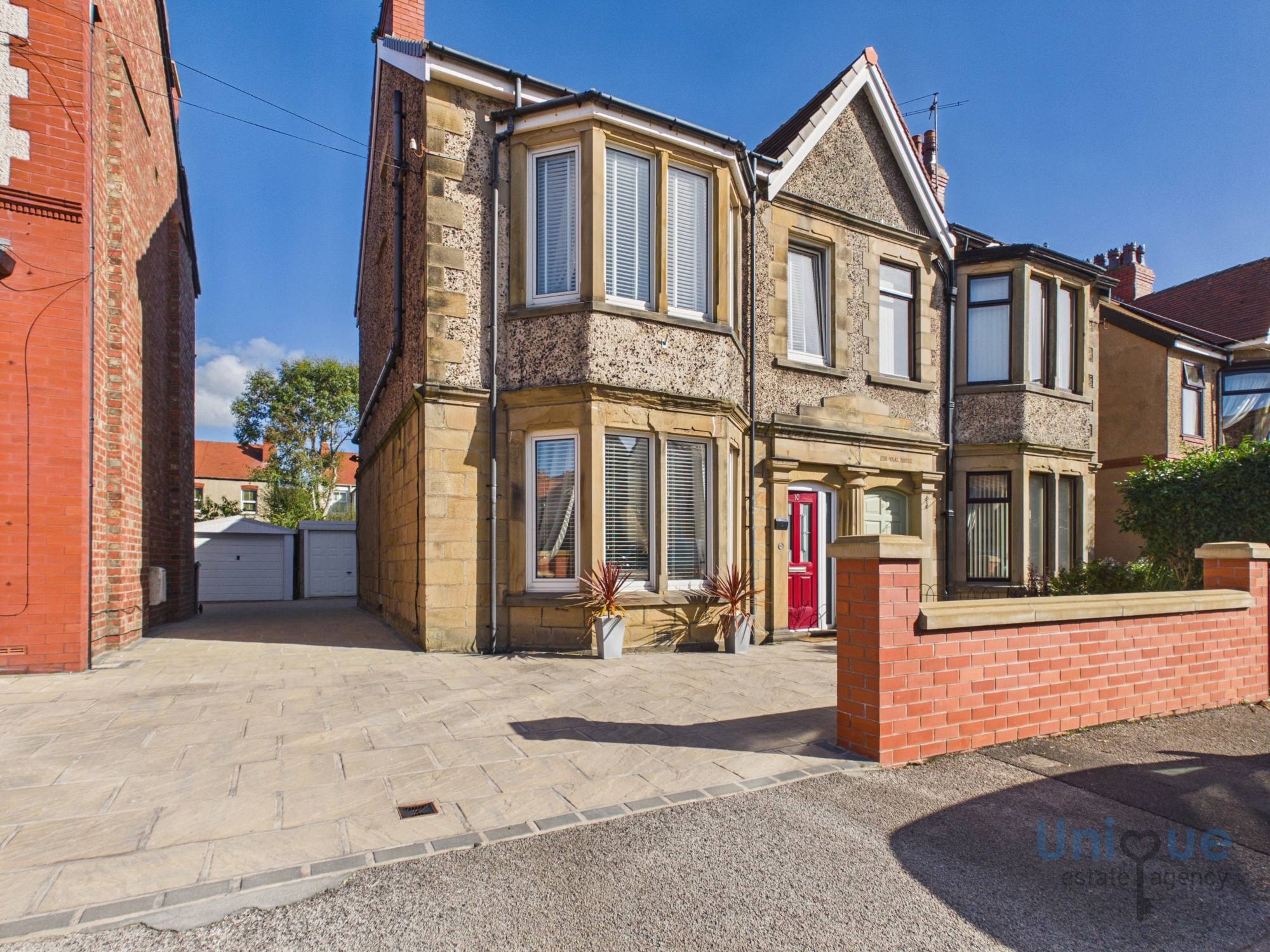 4 bedroom Semi-detached house For Sale