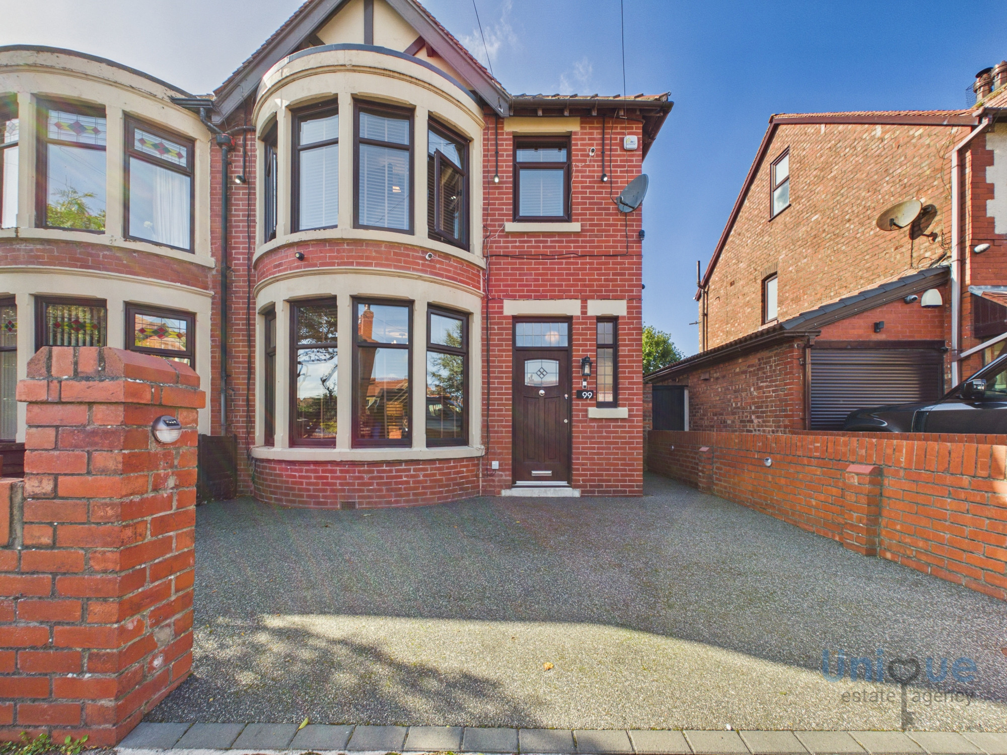 3 bedroom Semi-detached house For Sale