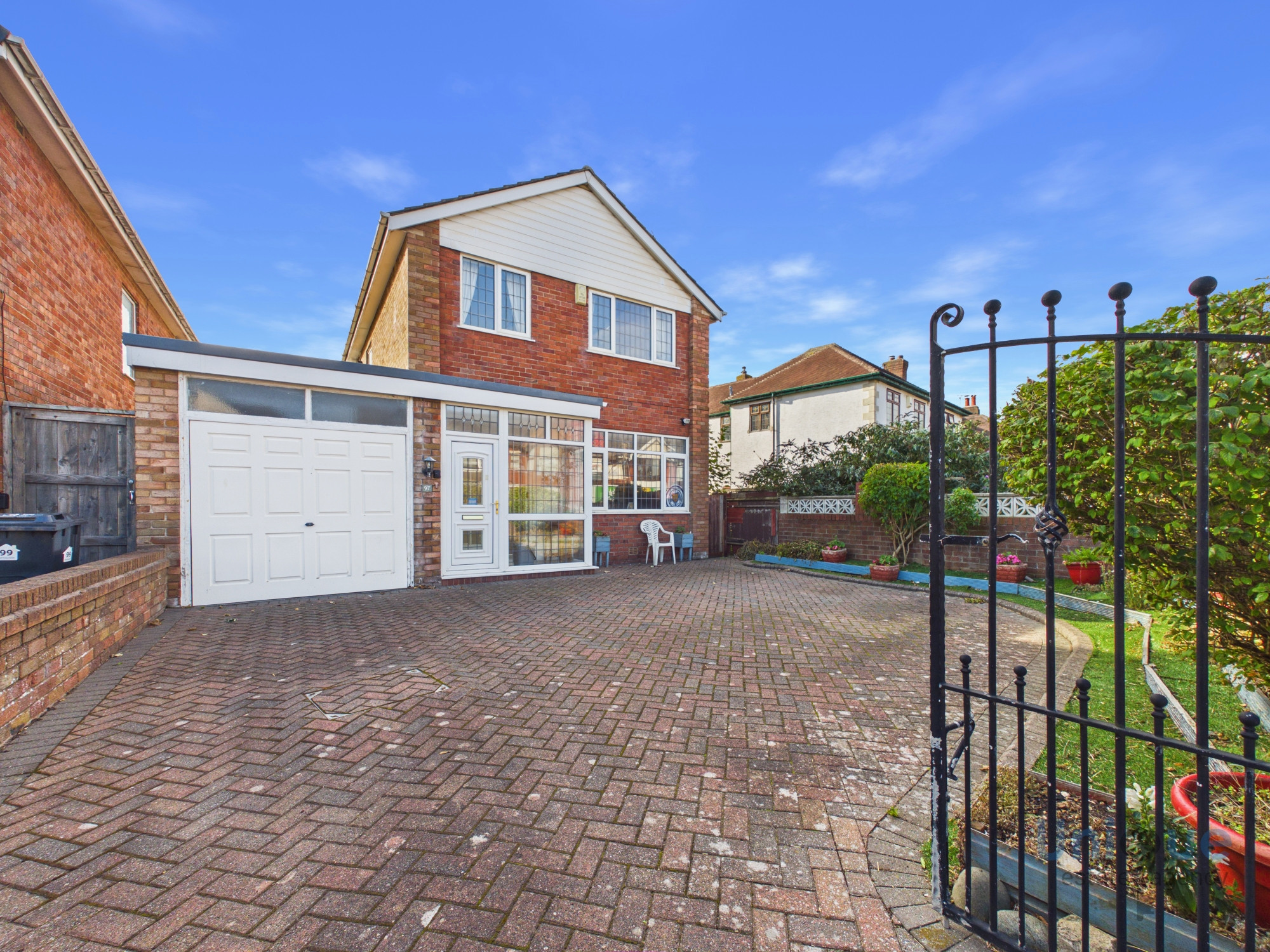 3 bedroom Detached house For Sale