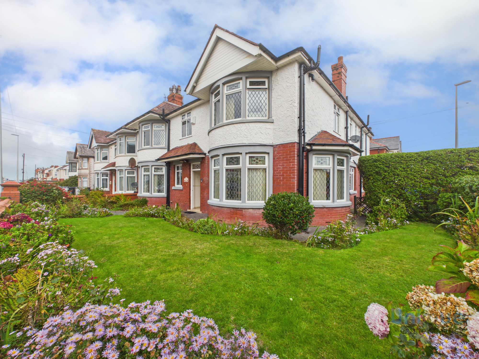 5 bedroom Semi-detached house For Sale