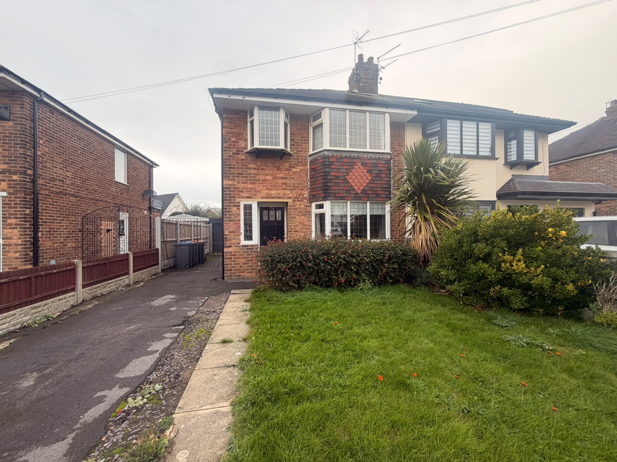 3 bedroom Semi-detached house To Let
