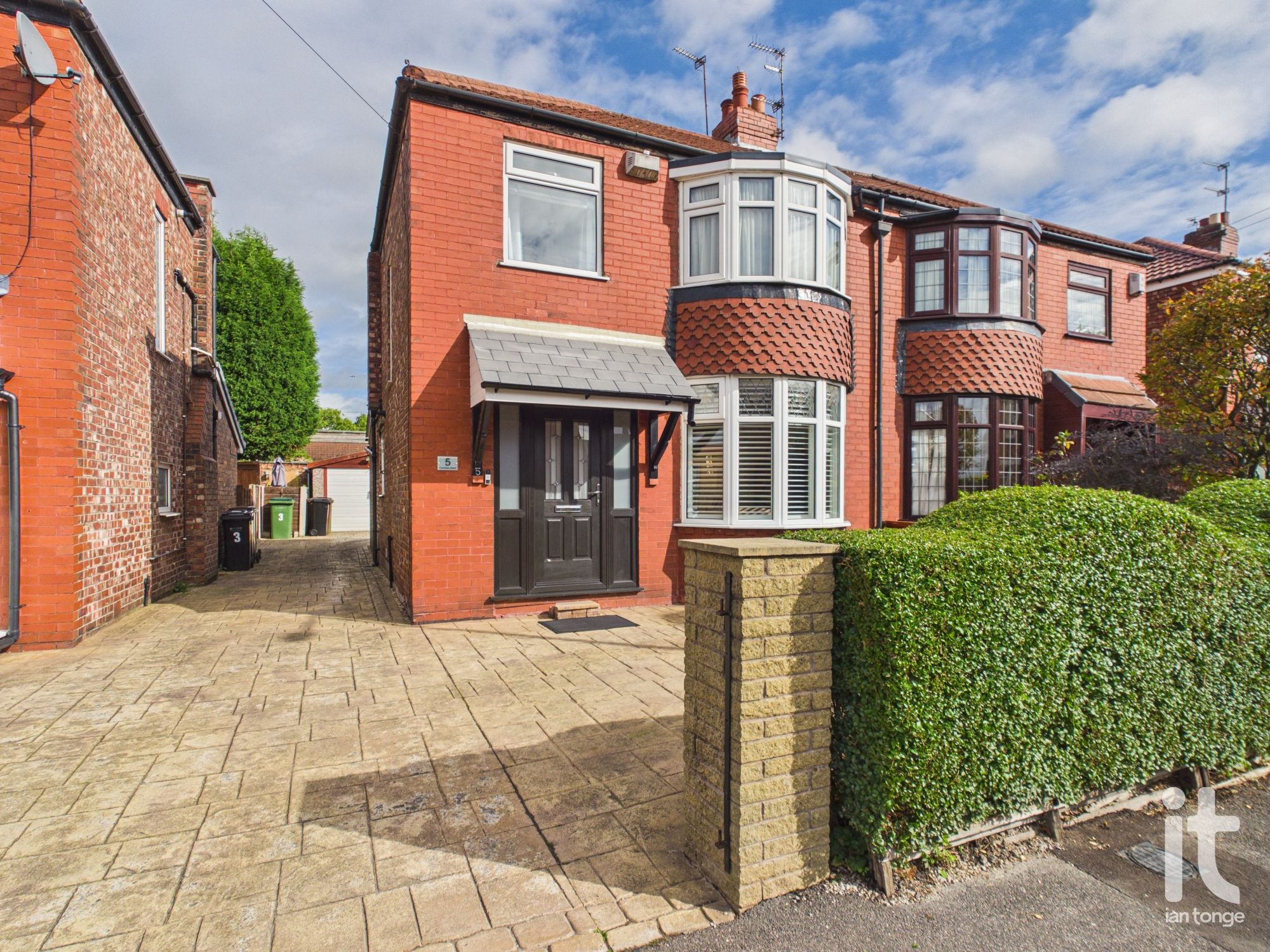 3 bedroom Semi-detached house For Sale