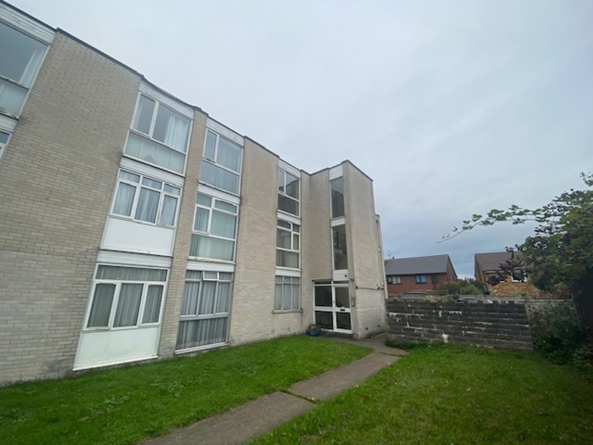2 bedroom Flat To Let