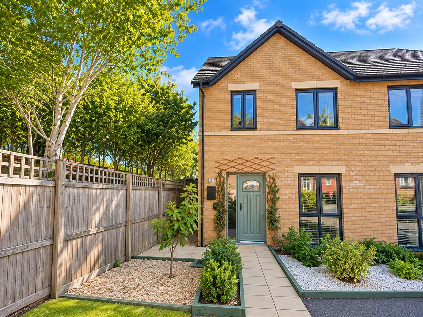 3 bedroom Semi-detached house For Sale