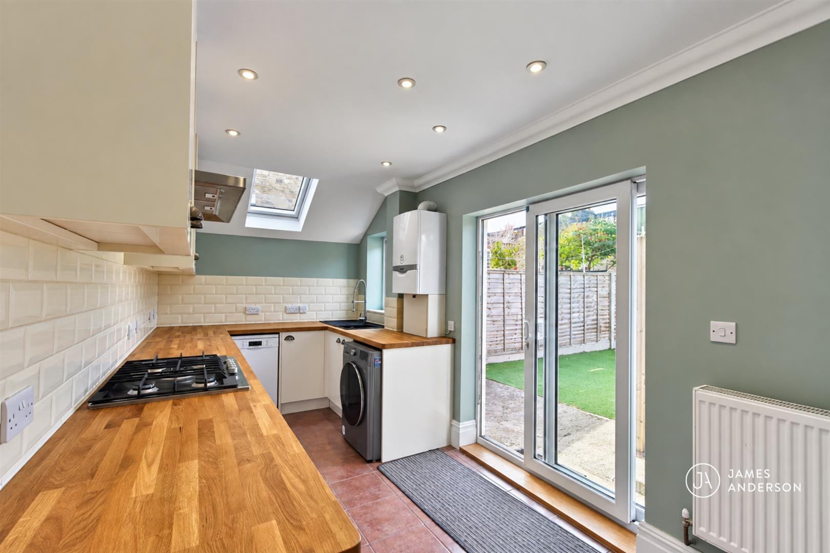 2 bedroom Flat To Let
