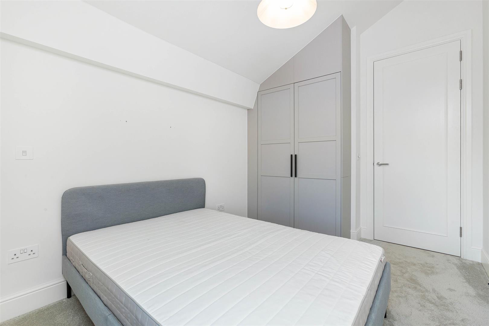2 bedroom Flat To Let