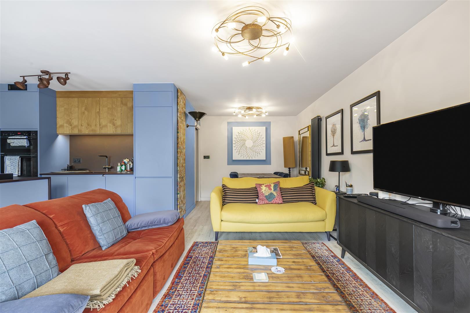 2 bedroom Flat For Sale