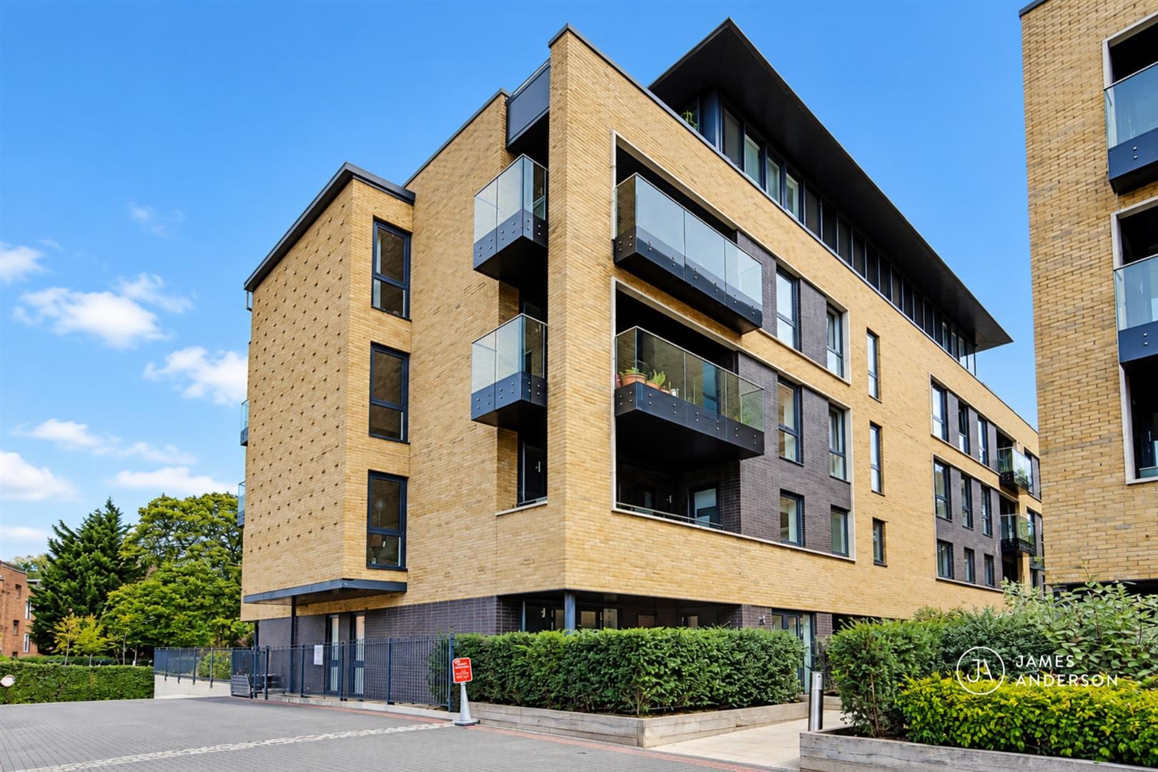 2 bedroom Flat For Sale