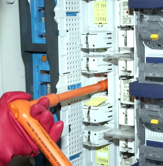 Arbeiten unter Spannung AuS-NS (Wiederholungsschulung)