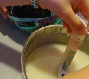 tremper papier colle papier mache