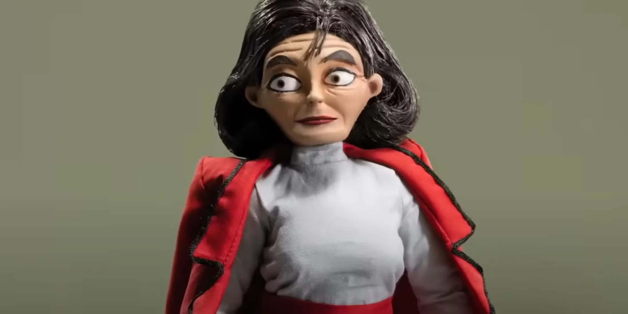Women Wearing Shoulder Pads Marioneta 2
