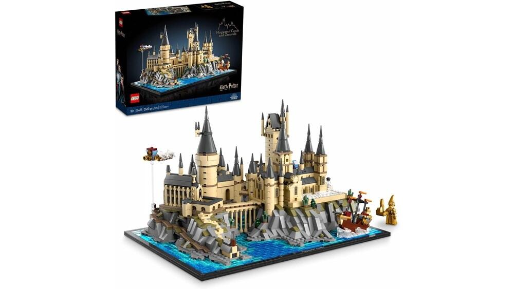 Hogwarts Castle and Grounds (2,660 pieces)
