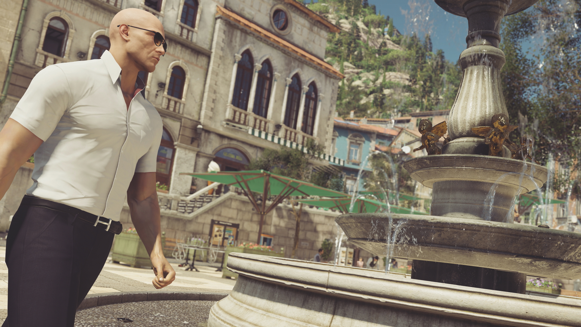 Agent 47 strolls through Sapienza.