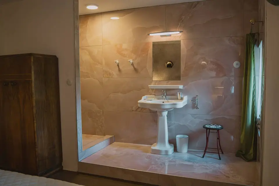 salle de douche de la chambre 6