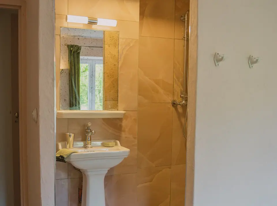 salle de douche de la chambre 5