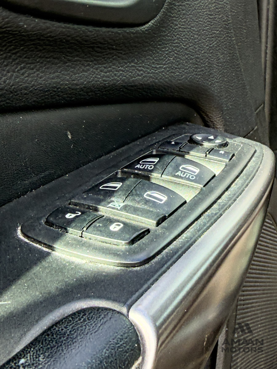 2019 Jeep Cherokee Overland's photo