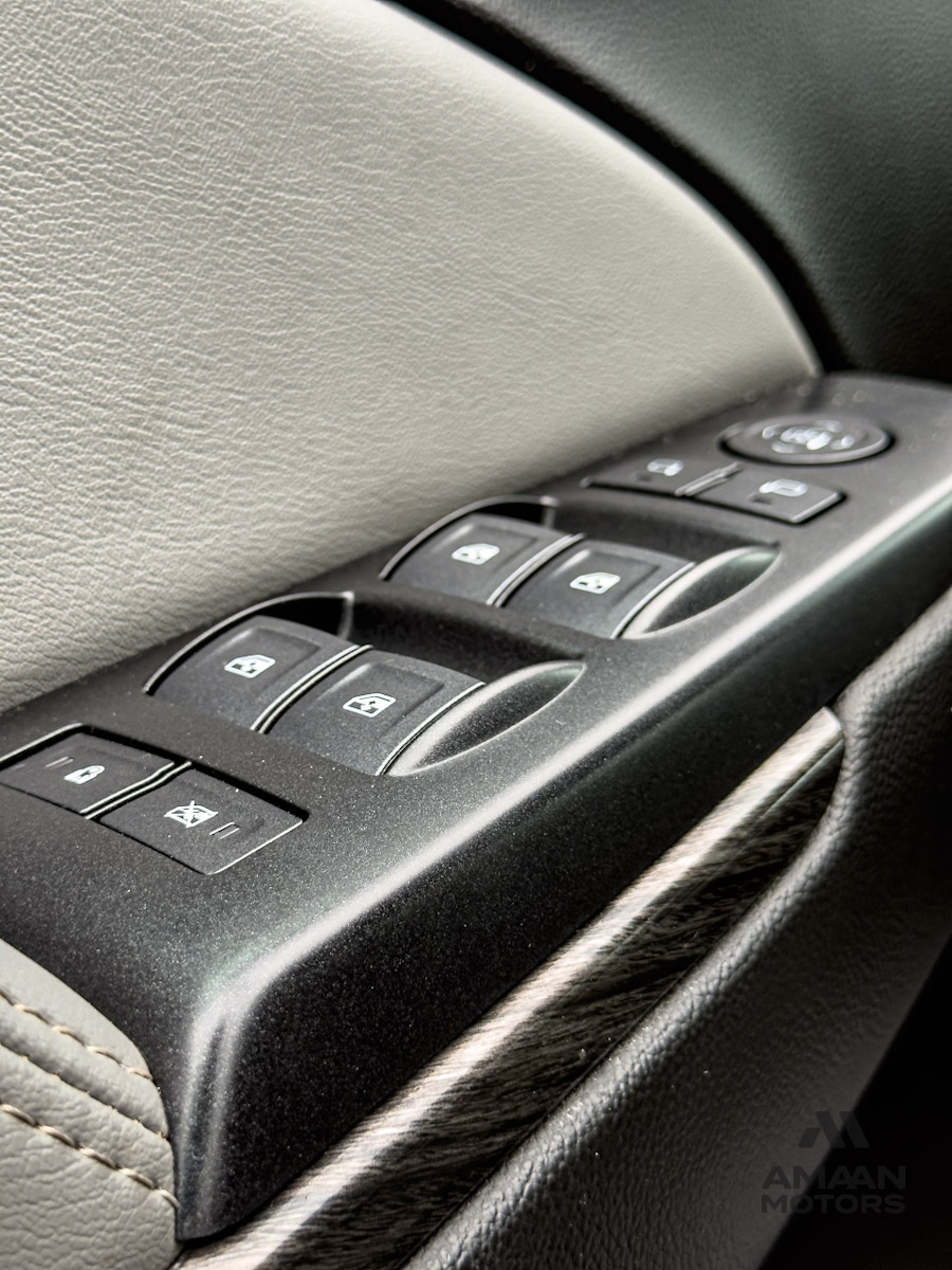 2019 Chevrolet Suburban LT - Photo 24