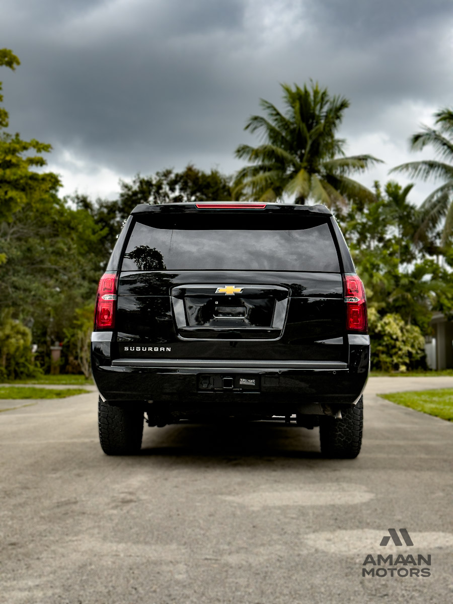 2019 Chevrolet Suburban LT - Photo 6