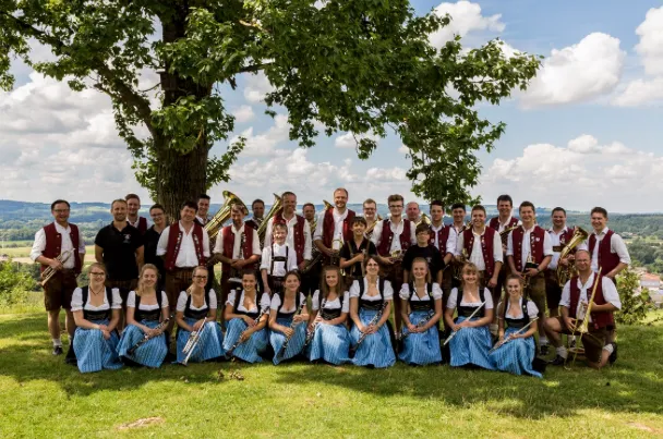 Sommerfest am Singerhof -  es spielt die Blaskapelle Kraiburg - Wir wollen den längsten Tag des Jahres feiern.