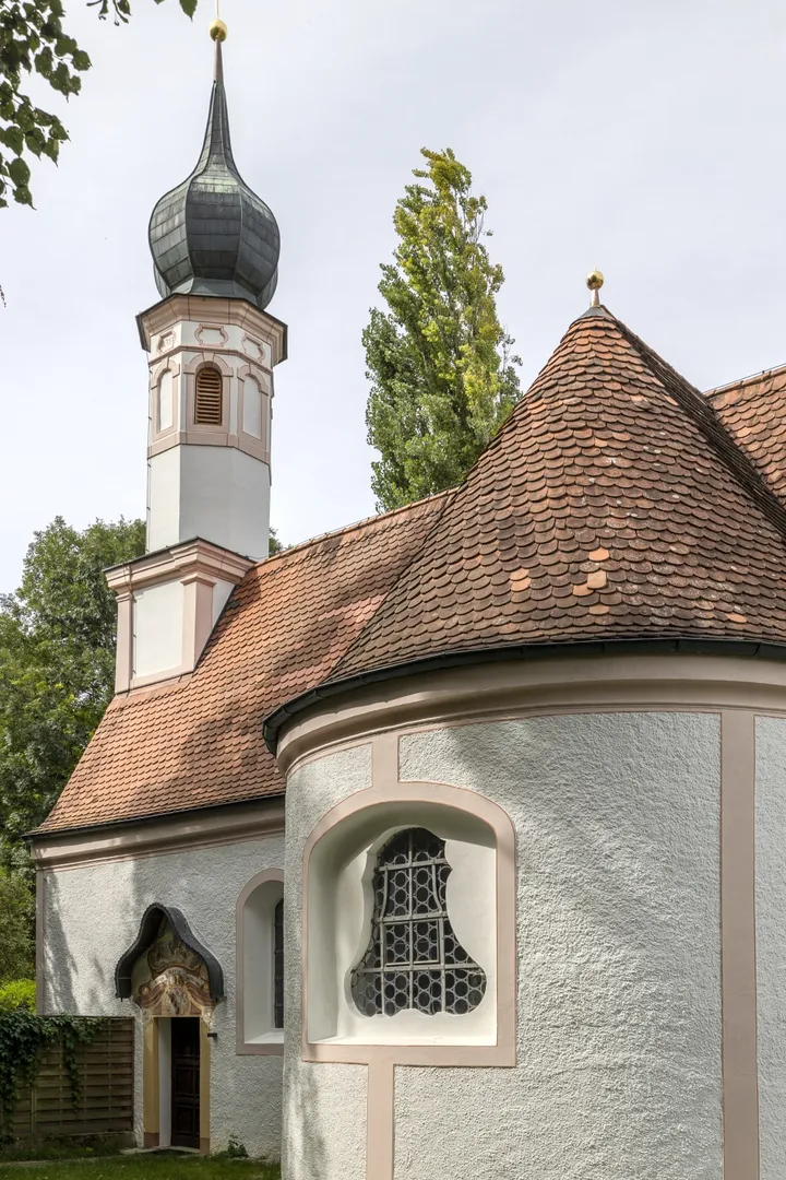 Architektouren Hofwieskirche in Guttenburg