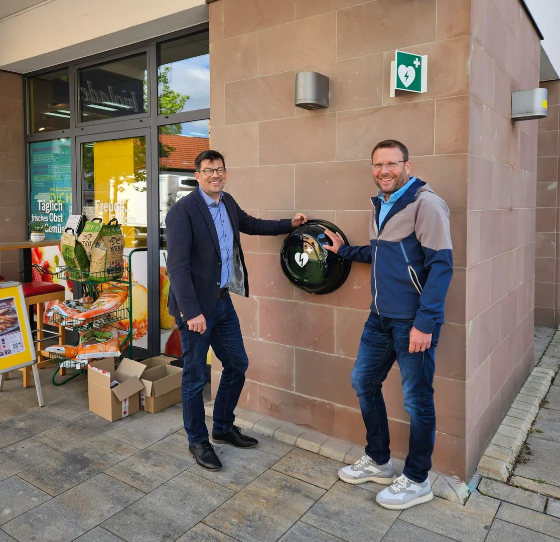 Weil jede Minute zählt - zwei neue Defibrillatoren für Höchberg