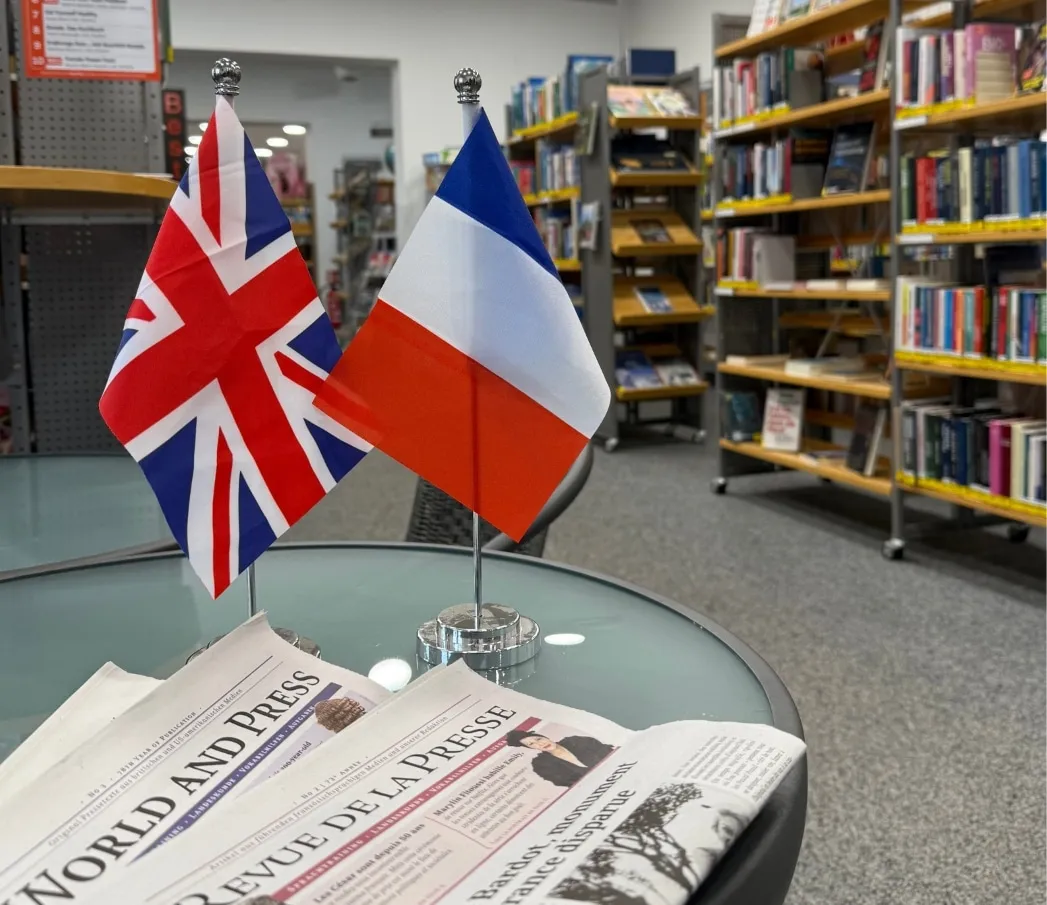 Bonjour & Hello: Neuer Sprachentreff in der Stadtbibliothek startet