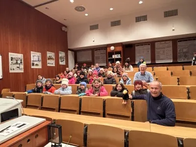 Hochspannungserlebnis für die Sebastian-Franck-Grundschule an der „Kinderuni“