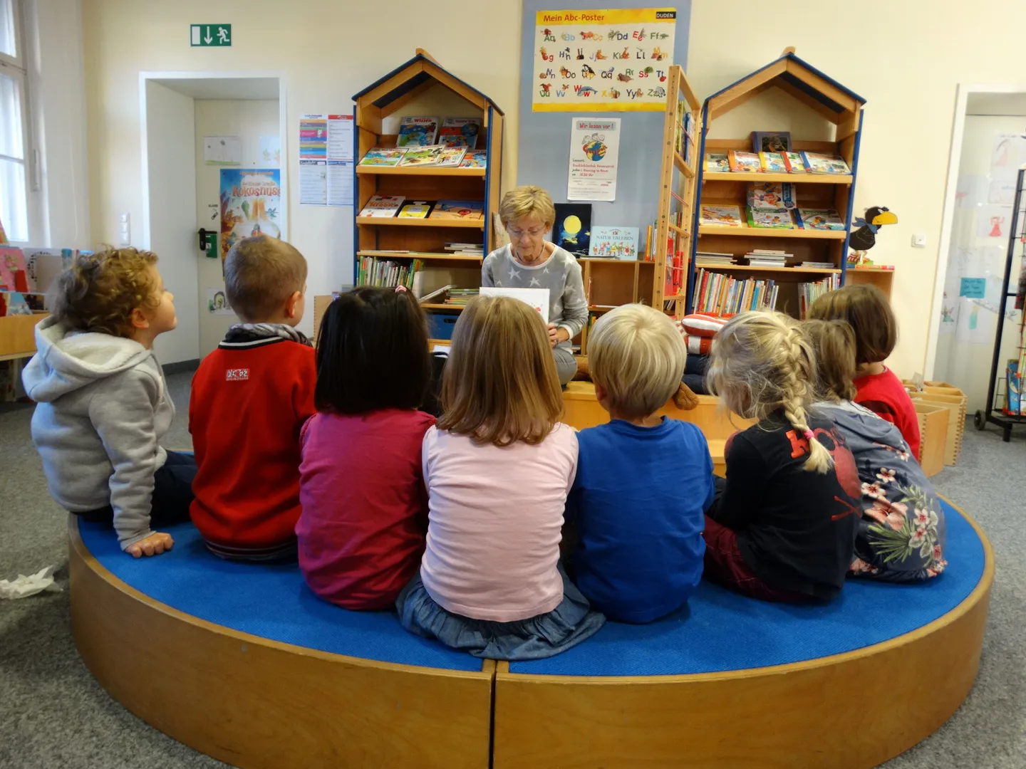 Vorlesestunde in der Stadtbibliothek