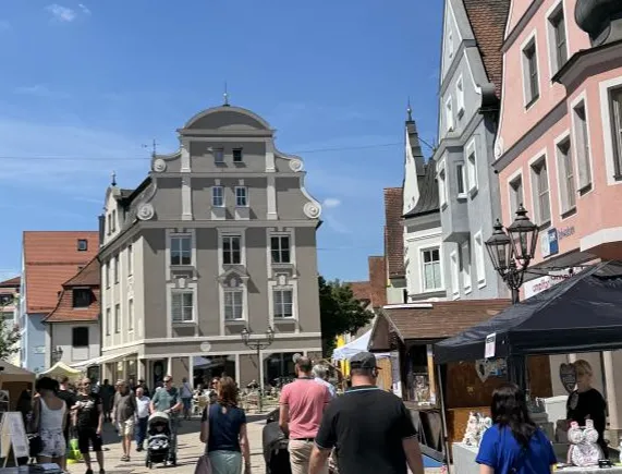 Maimarkt mit Einkaufssonntag und Europawochenende