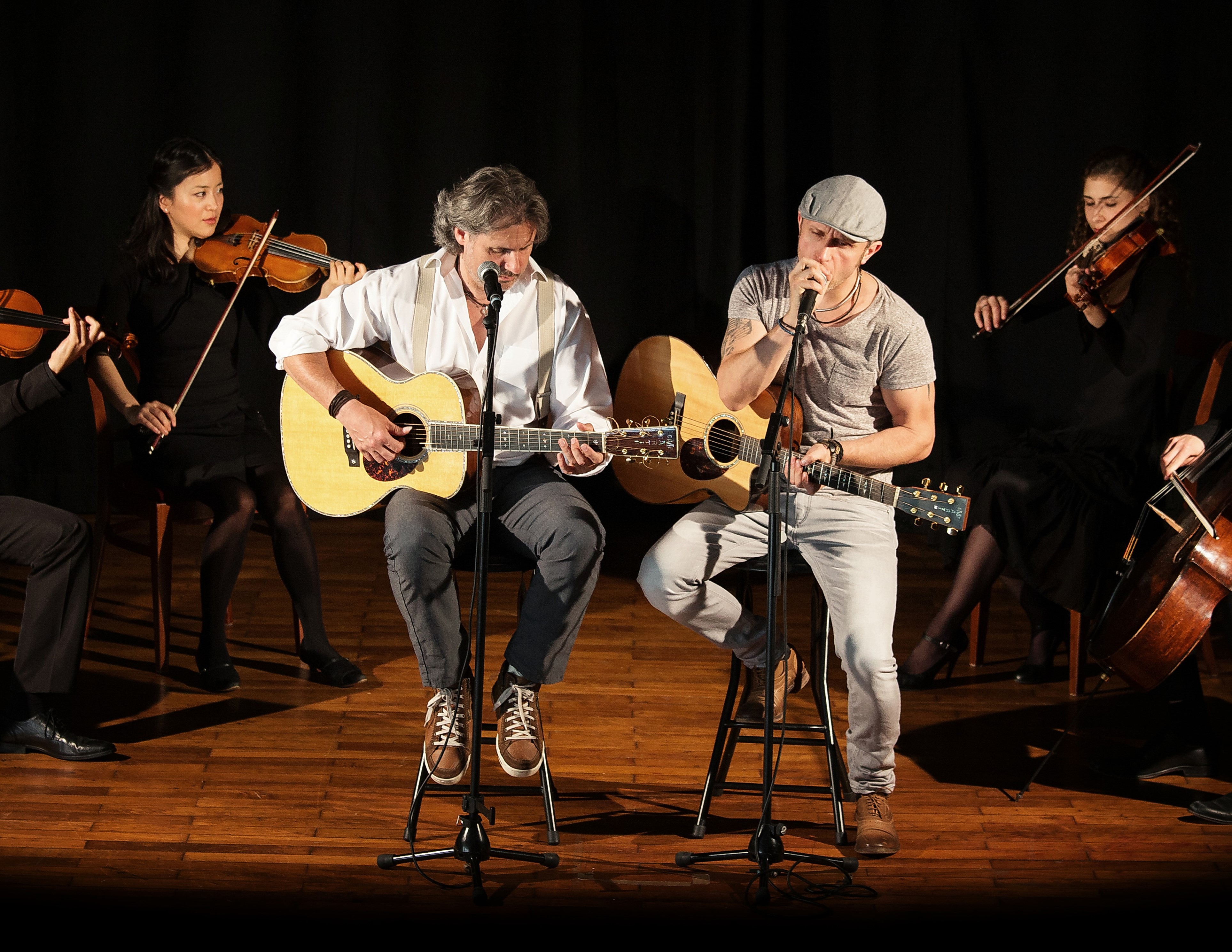 Simon & Garfunkel Tribute meets Classic –   Duo Graceland mit Streichquartett und Band