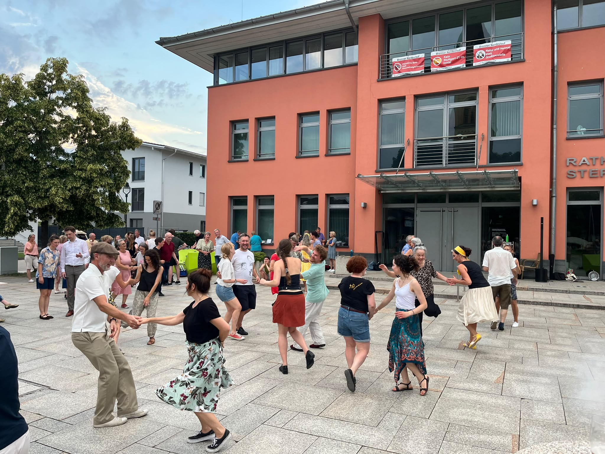 Lindy Hop, Tanz auf dem Rathausplatz
